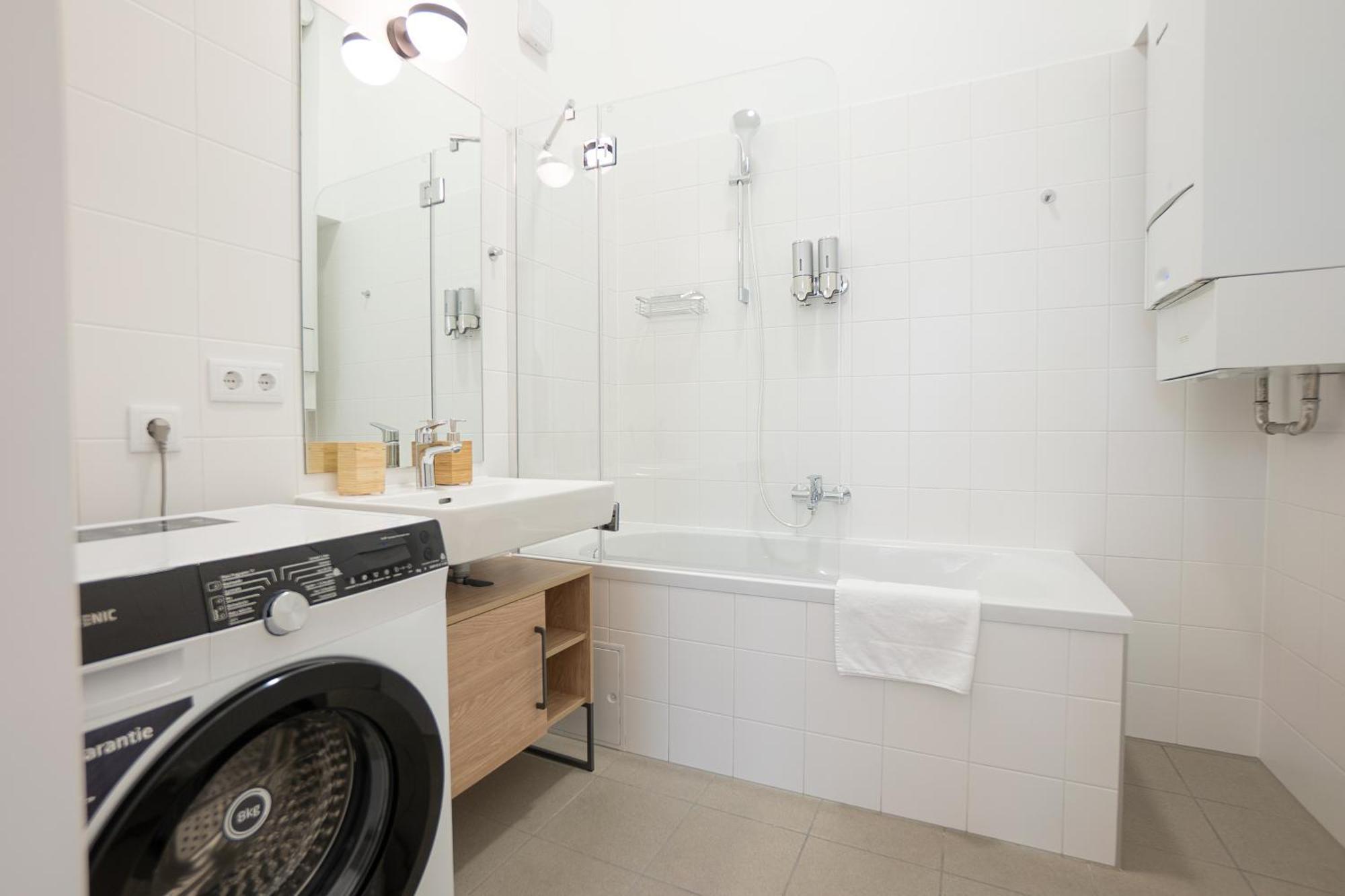 וינה Vibrant 107 M2 Flat In The City Center מראה חיצוני תמונה