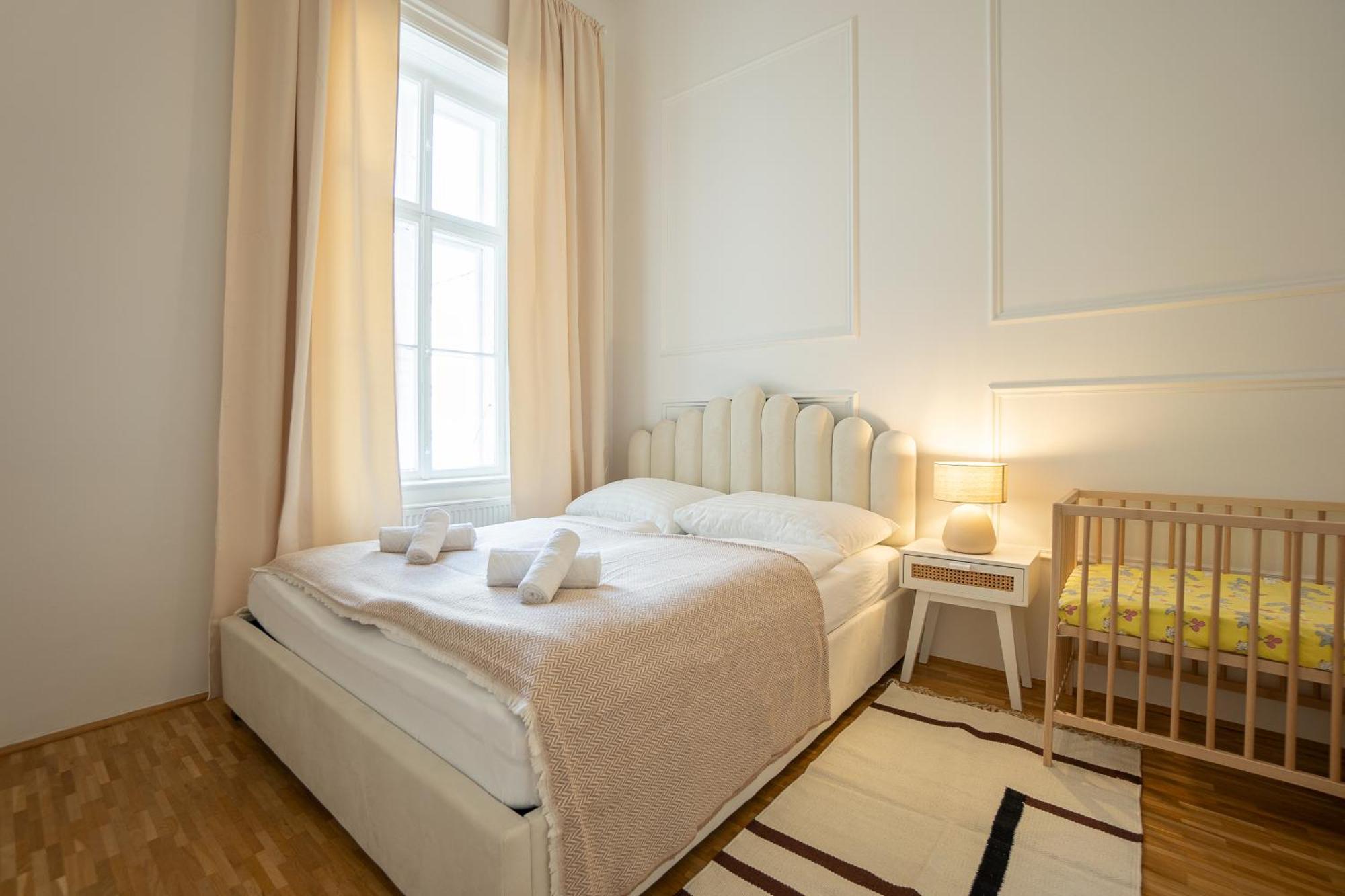 וינה Vibrant 107 M2 Flat In The City Center מראה חיצוני תמונה