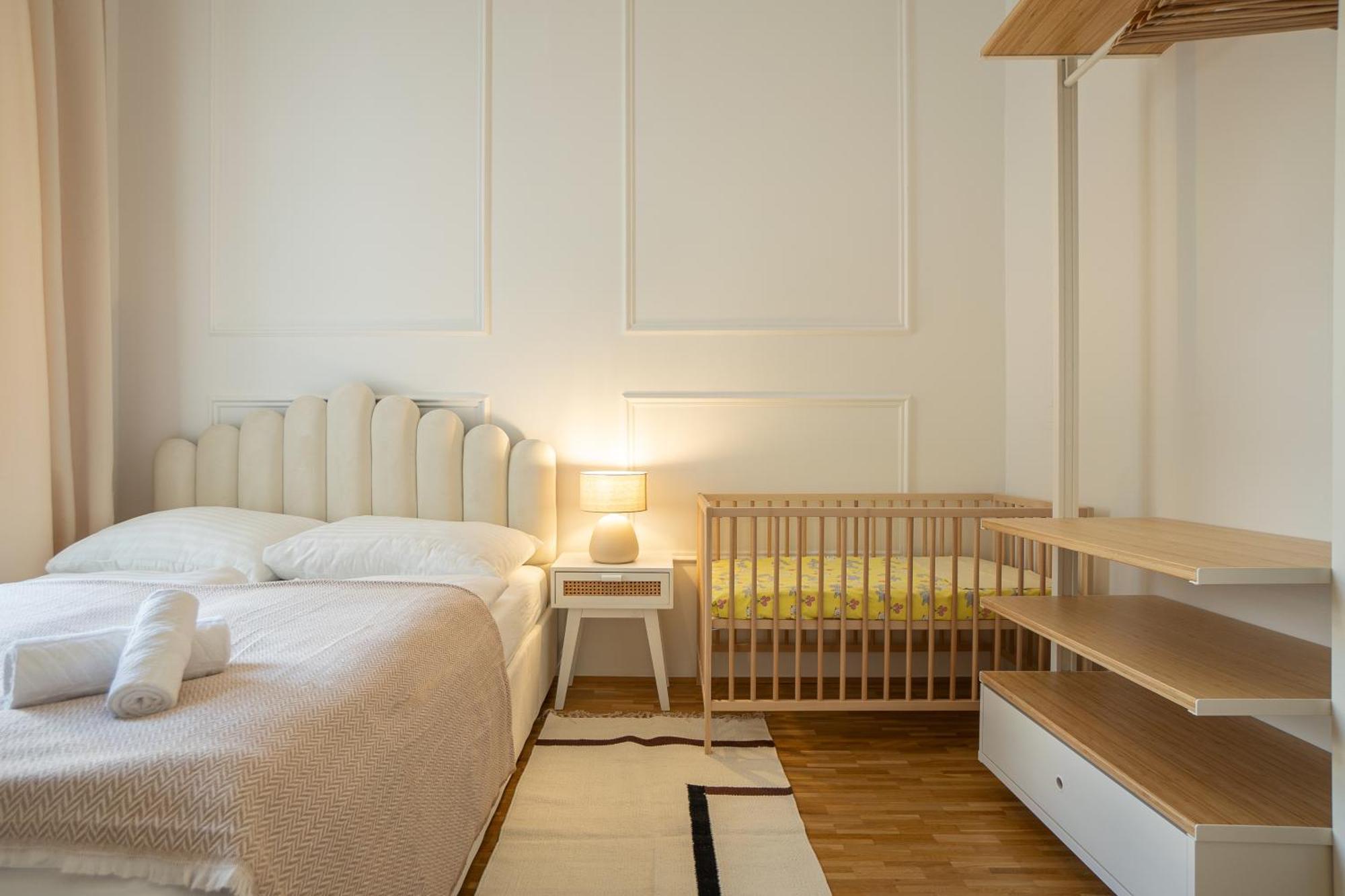 וינה Vibrant 107 M2 Flat In The City Center מראה חיצוני תמונה